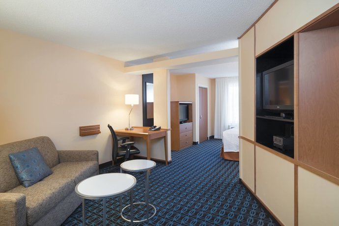 Imagen de la habitación del Hotel Fairfield Inn and Suites By Marriott State College. Foto 8