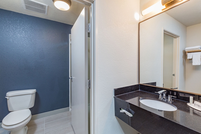 Imagen de la habitación del Hotel Fairfield Inn and Suites By Marriott Tampa North. Foto 9