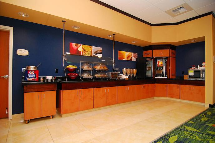 Imagen del bar/restaurante del Hotel Fairfield Inn and Suites By Marriott Tehachapi. Foto 2