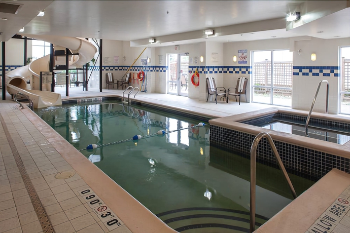 Imagen de la piscina del Hotel Fairfield Inn and Suites By Marriott Toronto Brampton. Foto 19
