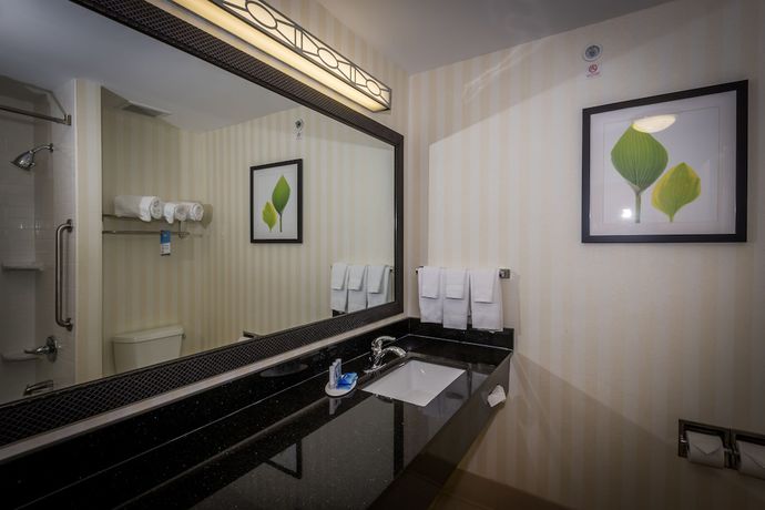 Imagen de la habitación del Hotel Fairfield Inn and Suites By Marriott Tupelo. Foto 9