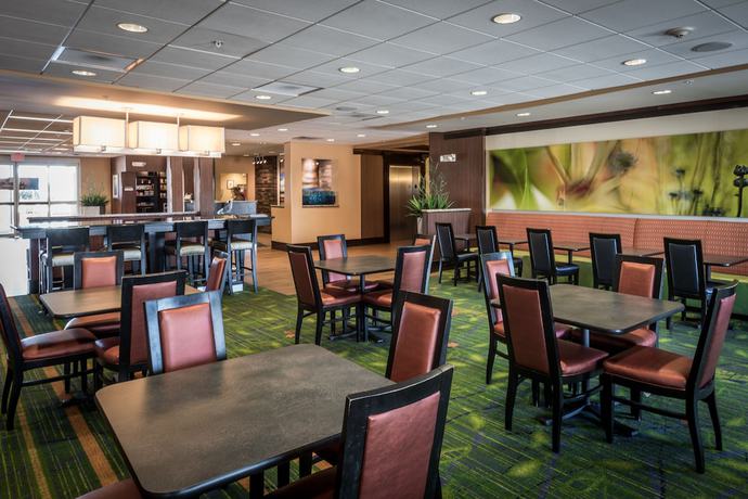Imagen del bar/restaurante del Hotel Fairfield Inn and Suites By Marriott Tupelo. Foto 3