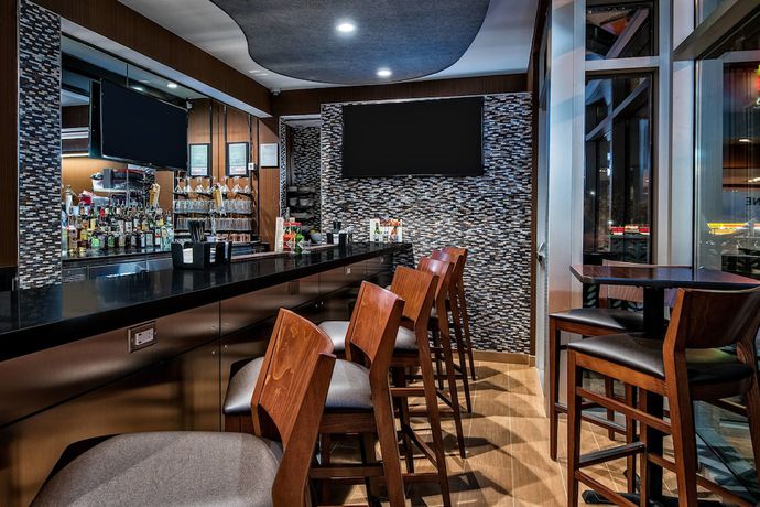 Imagen del bar/restaurante del Hotel Fairfield Inn and Suites By Marriott Van Canton Area. Foto 3