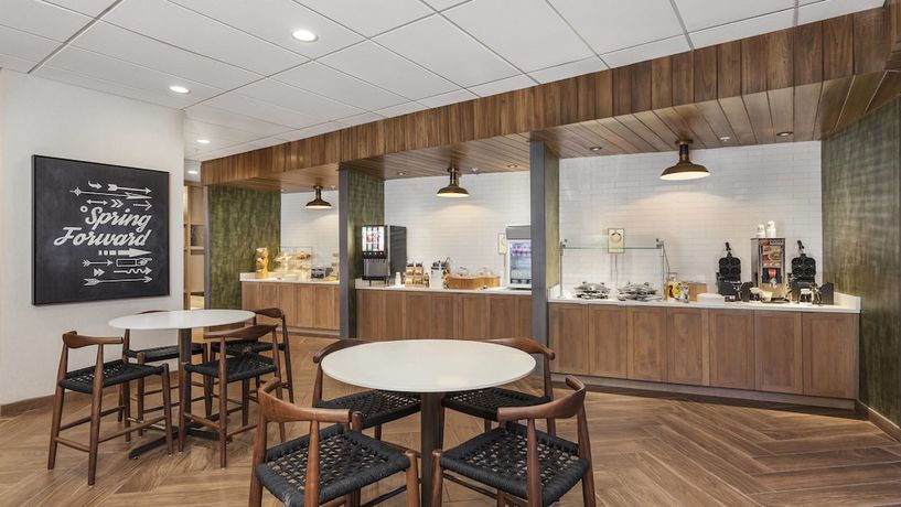 Imagen del bar/restaurante del Hotel Fairfield Inn and Suites By Marriott Wenatchee. Foto 3
