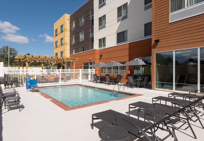 Imagen de la piscina del Hotel Fairfield Inn and Suites By Marriott West Monroe. Foto 18