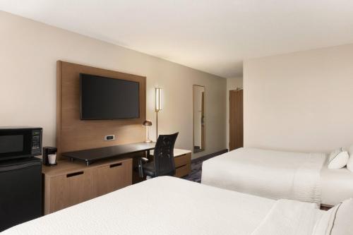 Imagen de la habitación del Hotel Fairfield Inn and Suites By Marriott Wheeling St Clairsville. Foto 15