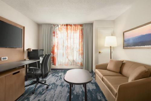 Imagen de la habitación del Hotel Fairfield Inn and Suites By Marriott Wheeling St Clairsville. Foto 16
