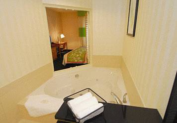 Imagen de la habitación del Hotel Fairfield Inn and Suites By Marriott White Marsh. Foto 8