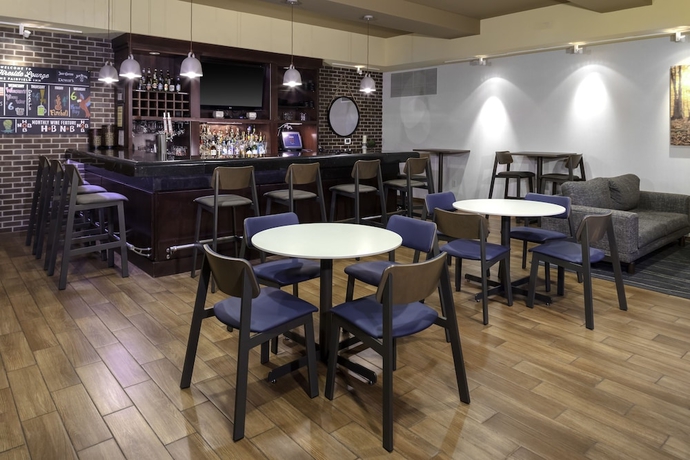 Imagen del bar/restaurante del Hotel Fairfield Inn and Suites By Marriott Wichita Downtown. Foto 7