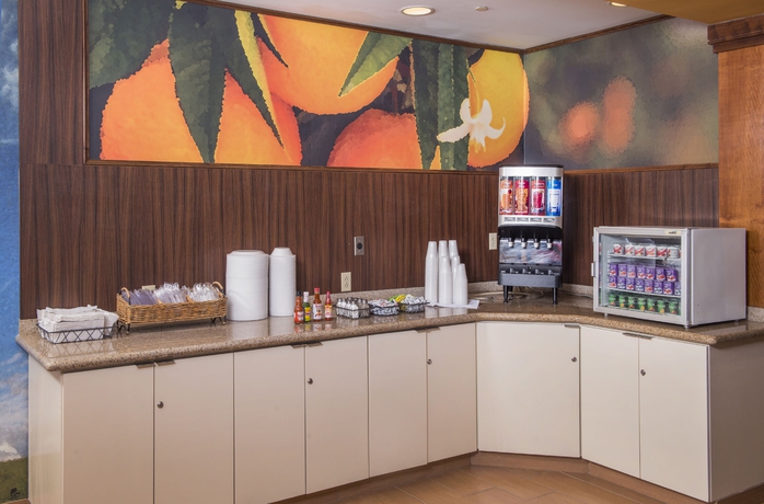 Imagen del bar/restaurante del Hotel Fairfield Inn and Suites By Marriott Williamsburg. Foto 4