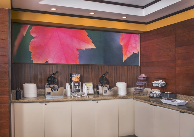 Imagen del bar/restaurante del Hotel Fairfield Inn and Suites By Marriott Williamsburg. Foto 5