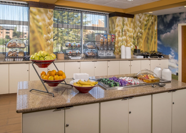 Imagen del bar/restaurante del Hotel Fairfield Inn and Suites By Marriott Williamsburg. Foto 6