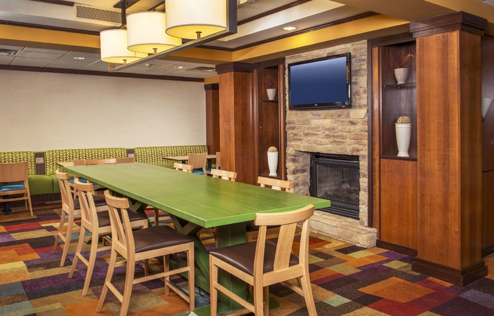 Imagen del bar/restaurante del Hotel Fairfield Inn and Suites By Marriott Williamsburg. Foto 7