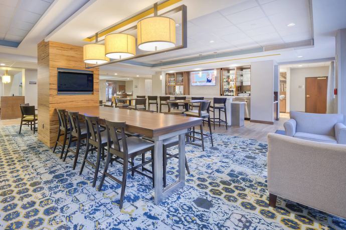 Imagen del bar/restaurante del Hotel Fairfield Inn and Suites By Marriott Winston-salem Downtown. Foto 2