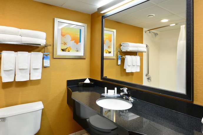 Imagen de la habitación del Hotel Fairfield Inn and Suites By Marriott Winston-salem Hanes Mall. Foto 13
