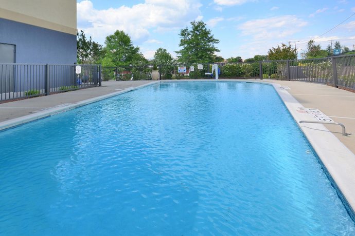 Imagen de la piscina del Hotel Fairfield Inn and Suites By Marriott Winston-salem Hanes Mall. Foto 20