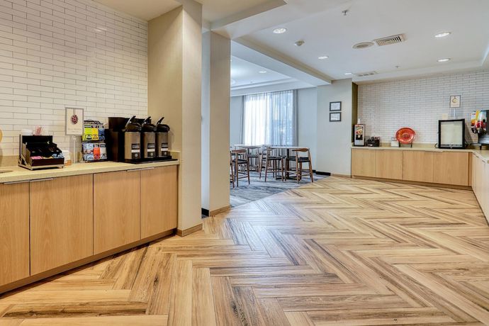 Imagen del bar/restaurante del Hotel Fairfield Inn and Suites By Marriott Woodbridge. Foto 6