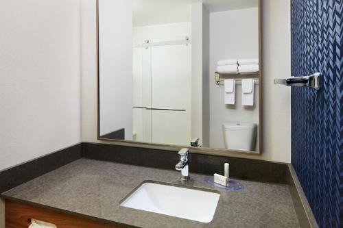 Imagen de la habitación del Hotel Fairfield Inn and Suites By Marriott Worcester Auburn. Foto 11