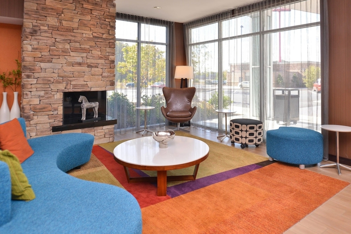 Imagen de los interiores del Hotel Fairfield Inn and Suites Calhoun. Foto 18