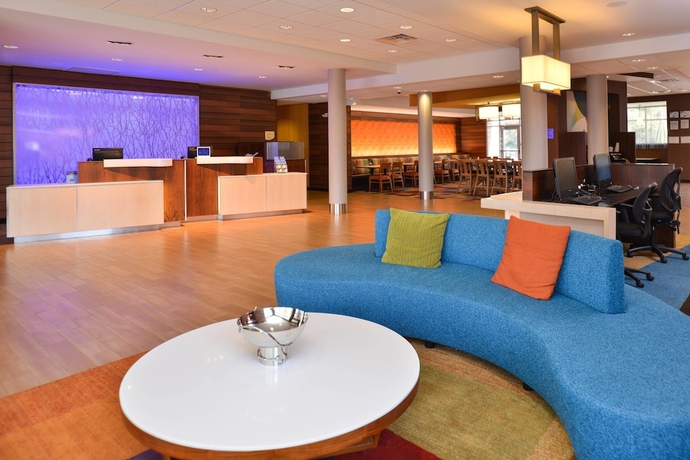Imagen de los interiores del Hotel Fairfield Inn and Suites Calhoun. Foto 19