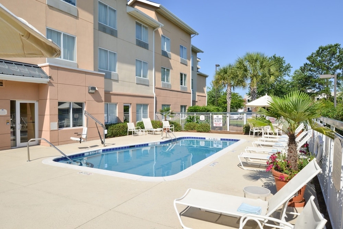 Imagen de la piscina del Hotel Fairfield Inn and Suites Charleston North/university Area. Foto 19