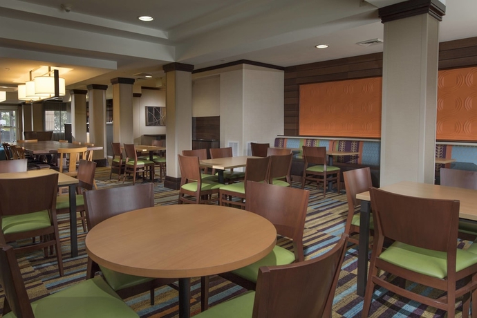 Imagen del bar/restaurante del Hotel Fairfield Inn and Suites Charleston North/university Area. Foto 3