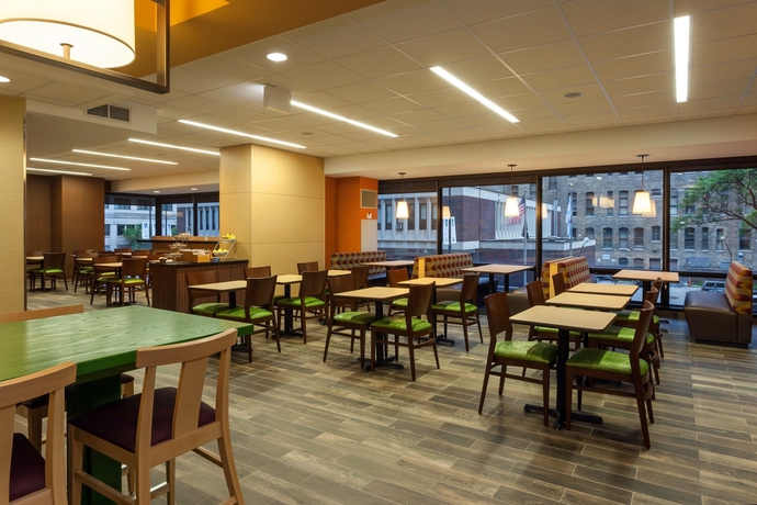 Imagen del bar/restaurante del Hotel Fairfield Inn and Suites Chicago Downtown/river North. Foto 4
