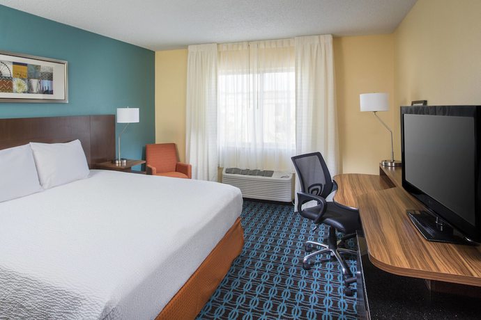 Imagen de la habitación del Hotel Fairfield Inn and Suites Chicago Tinley Park. Foto 9