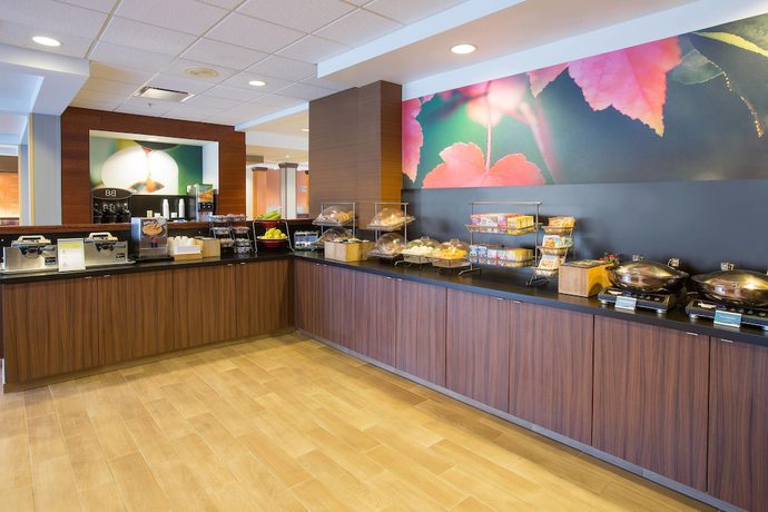 Imagen del bar/restaurante del Hotel Fairfield Inn and Suites Columbus OSU. Foto 3