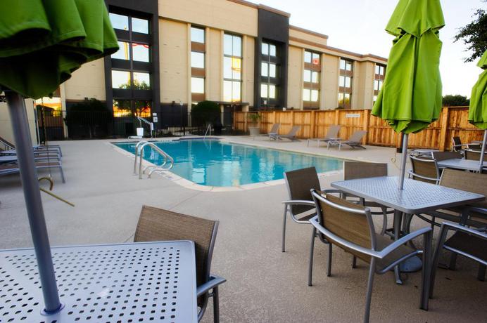 Imagen de la piscina del Hotel Fairfield Inn and Suites Dallas DFW Airport South/Irving. Foto 10
