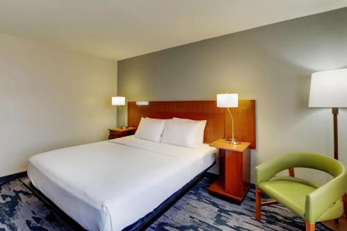 Imagen de la habitación del Hotel Fairfield Inn and Suites Dallas Las Colinas. Foto 14