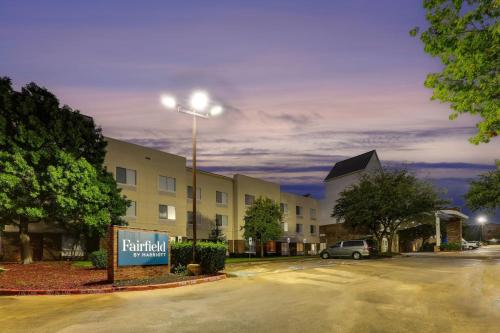 Imagen general del Hotel Fairfield Inn and Suites Dallas Las Colinas. Foto 3
