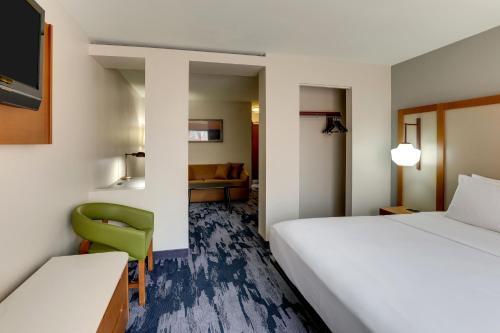Imagen de la habitación del Hotel Fairfield Inn and Suites Dallas Las Colinas. Foto 19