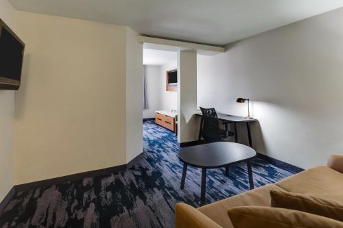 Imagen general del Hotel Fairfield Inn and Suites Dallas Las Colinas. Foto 11