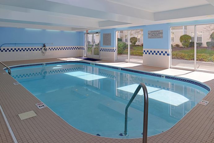 Imagen de la piscina del Hotel Fairfield Inn and Suites Dayton Troy. Foto 19