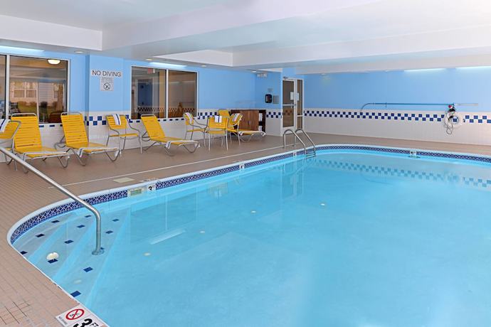 Imagen de la piscina del Hotel Fairfield Inn and Suites Dayton Troy. Foto 20