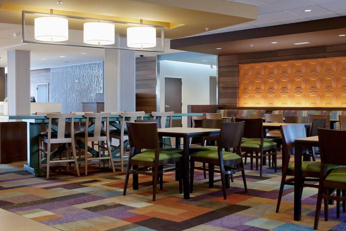 Imagen del bar/restaurante del Hotel Fairfield Inn and Suites Des Moines Urbandale. Foto 6
