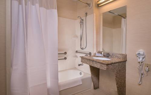 Imagen de la habitación del Hotel Fairfield Inn and Suites Dulles Airport Chantilly. Foto 8