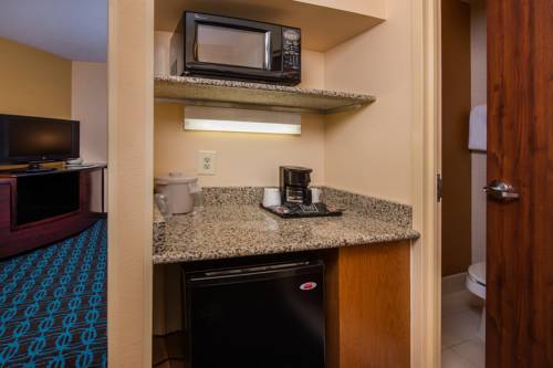 Imagen de la habitación del Hotel Fairfield Inn and Suites Dulles Airport Chantilly. Foto 9
