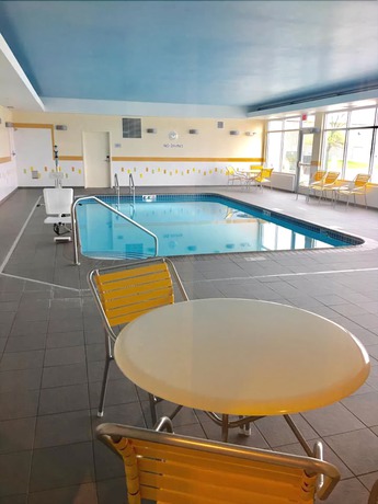 Imagen de la piscina del Hotel Fairfield Inn and Suites East Grand Forks. Foto 17