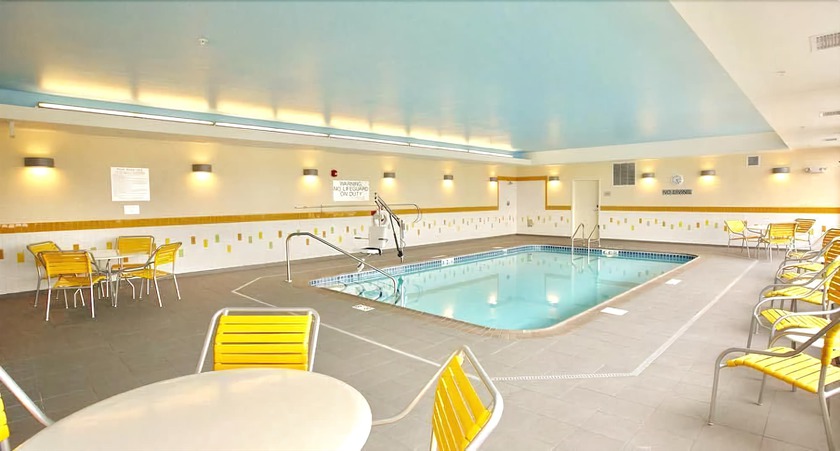 Imagen de la piscina del Hotel Fairfield Inn and Suites East Grand Forks. Foto 18