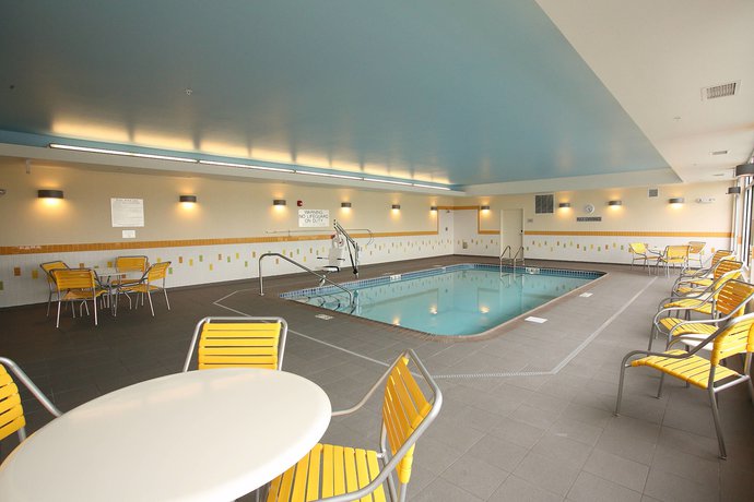 Imagen de la piscina del Hotel Fairfield Inn and Suites East Grand Forks. Foto 19