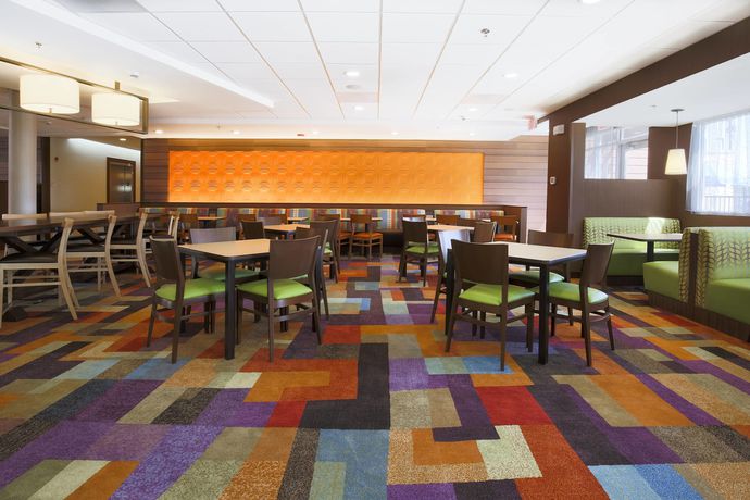 Imagen del bar/restaurante del Hotel Fairfield Inn and Suites El Paso Airport. Foto 2