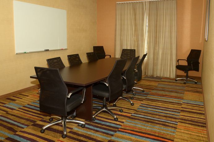 Imagen de los interiores del Hotel Fairfield Inn and Suites Fairmont. Foto 15