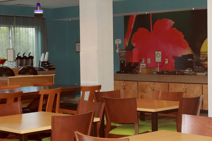Imagen del bar/restaurante del Hotel Fairfield Inn and Suites Fairmont. Foto 6