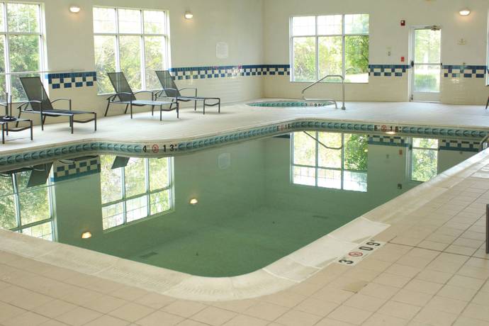 Imagen de los interiores del Hotel Fairfield Inn and Suites Fairmont. Foto 19