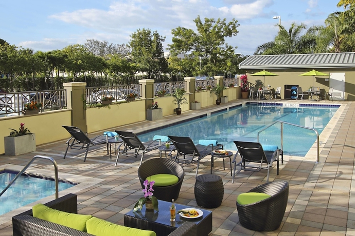 Imagen de la piscina del Hotel Fairfield Inn and Suites Fort Lauderdale Airport-cruise Port. Foto 19