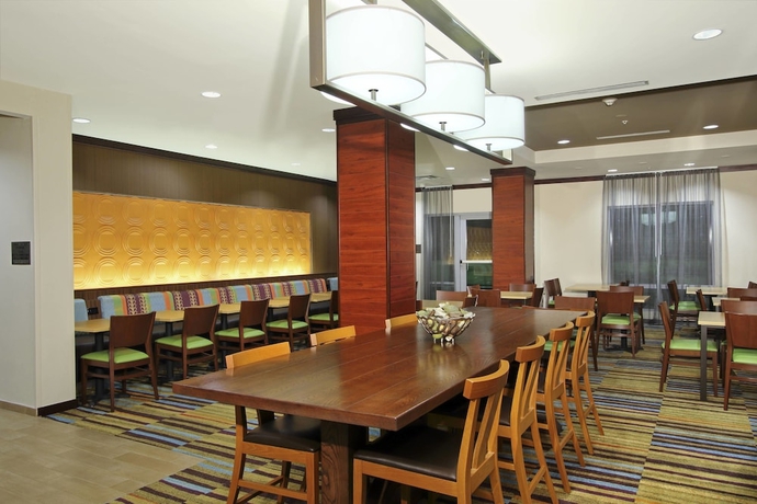 Imagen del bar/restaurante del Hotel Fairfield Inn and Suites Fort Lauderdale Airport-cruise Port. Foto 3