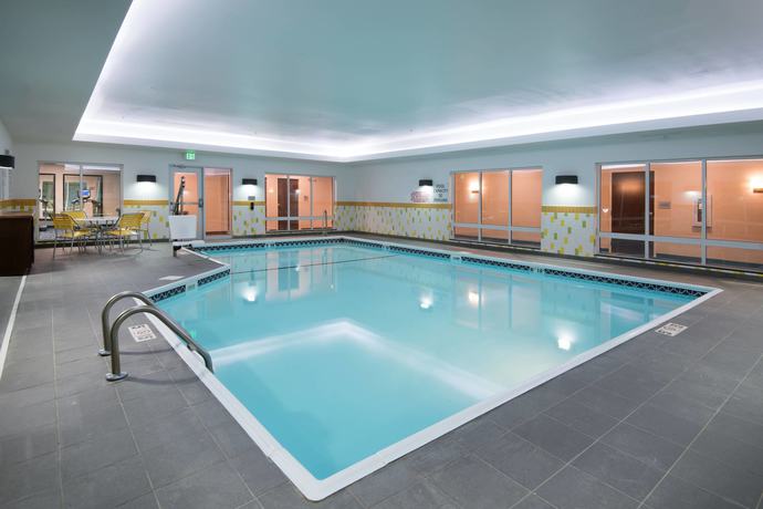 Imagen de la piscina del Hotel Fairfield Inn and Suites Fort Wayne Southwest. Foto 15