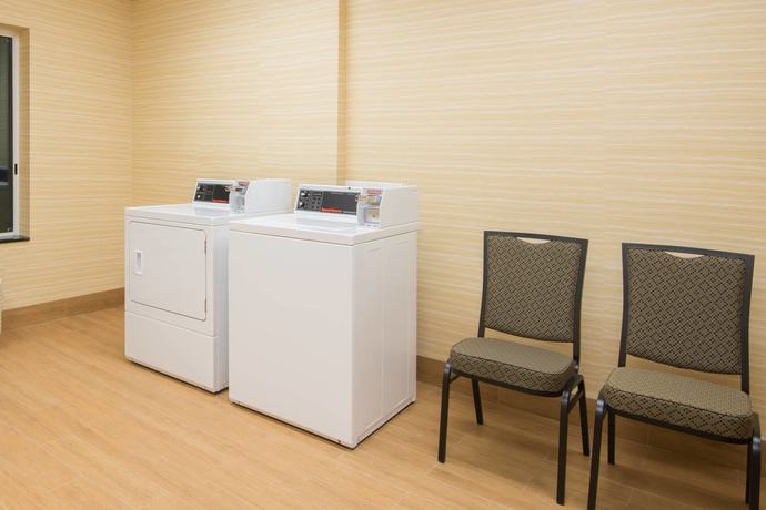 Imagen de los interiores del Hotel Fairfield Inn and Suites Fort Wayne Southwest. Foto 8